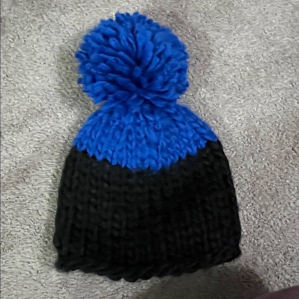 Free people color block blue/black beanie crochet warm winter Pom hat